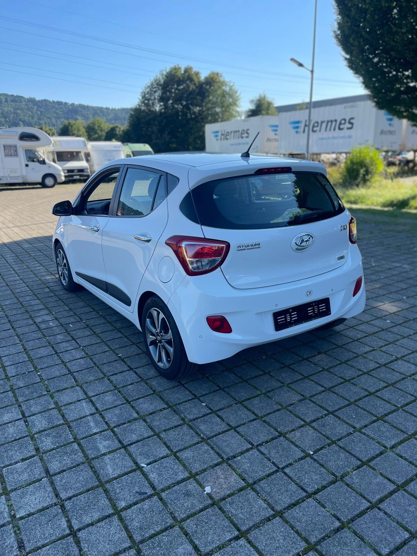 Hyundai I10 1.2i Vertex Швейцария - изображение 4