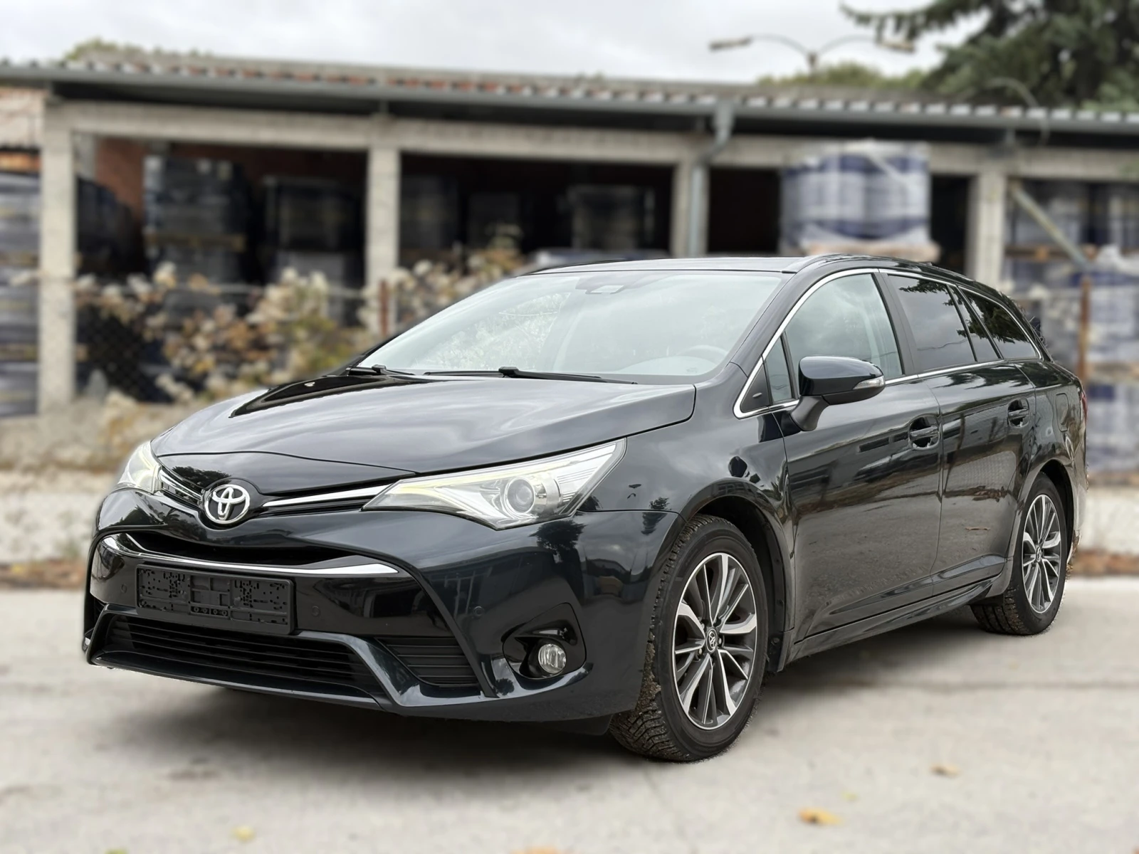 Toyota Avensis 1.8 VVT-i/АВТОМАТ/LED/NAVI/КАМЕРА/ПАНОРАМА/KEYLESS - изображение 3