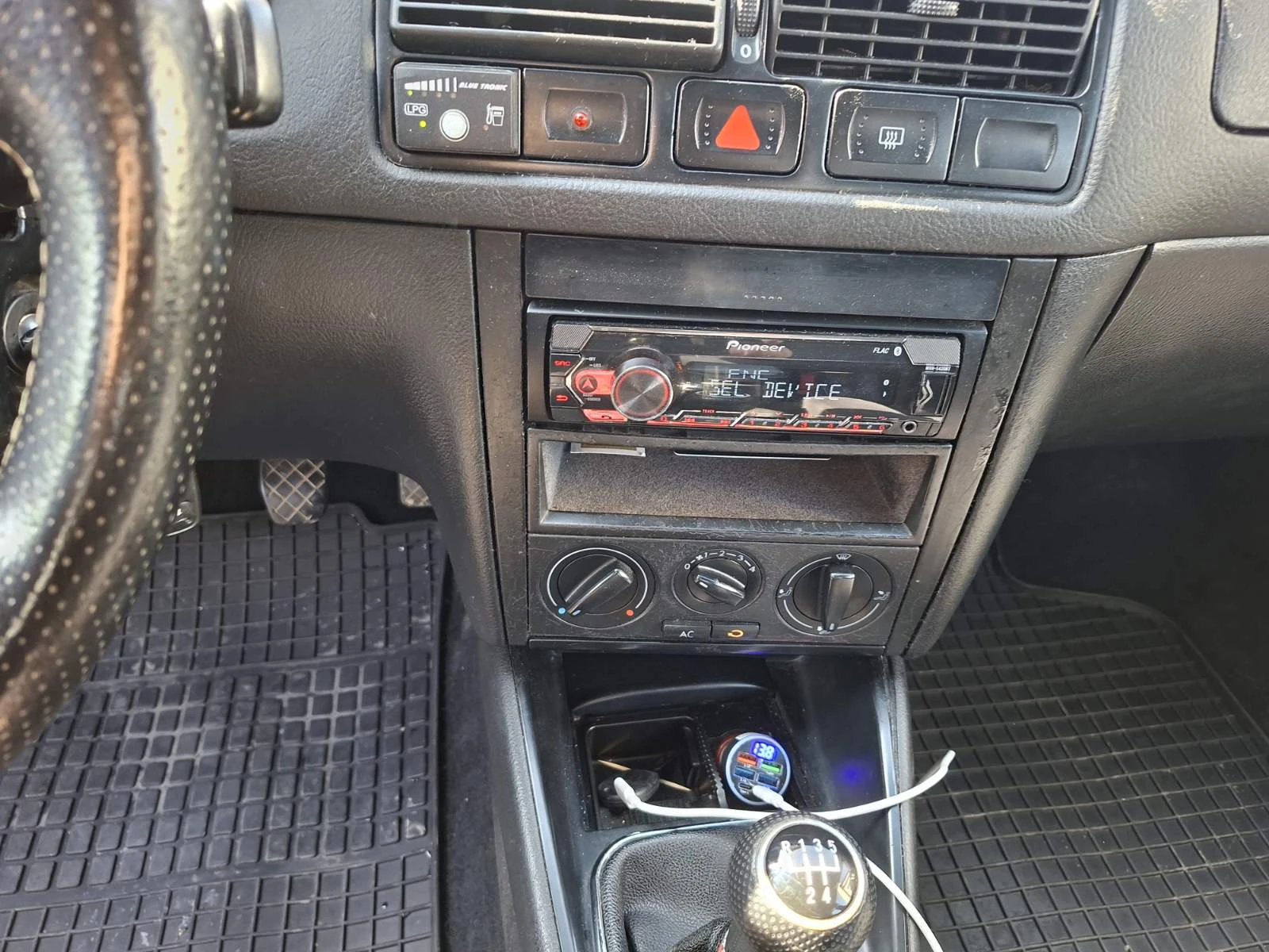 VW Golf, снимка 10 - Автомобили и джипове - 53894673