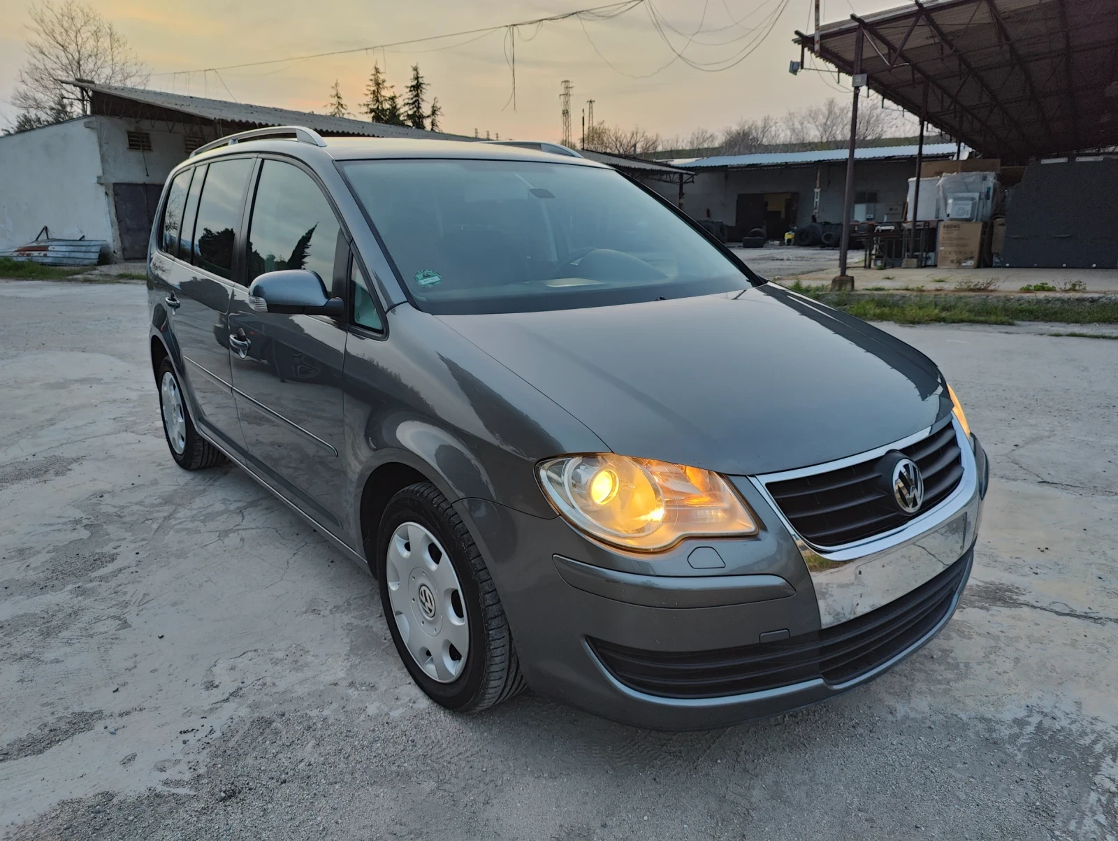 VW Touran 2.0TDI 140�.� 7-������ + ����� ���� | Mobile.bg � ����������� 2