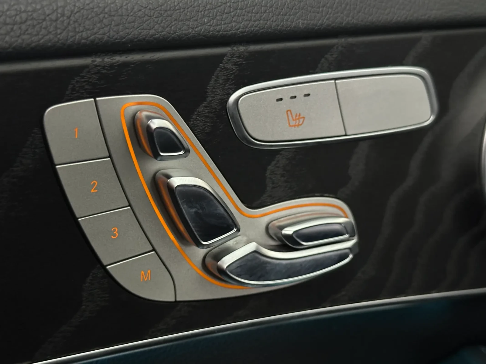 Mercedes-Benz C 300 AMG* BURMESTER* 4MATIC* 360* Панорама* 73к км, снимка 10 - Автомобили и джипове - 54410785
