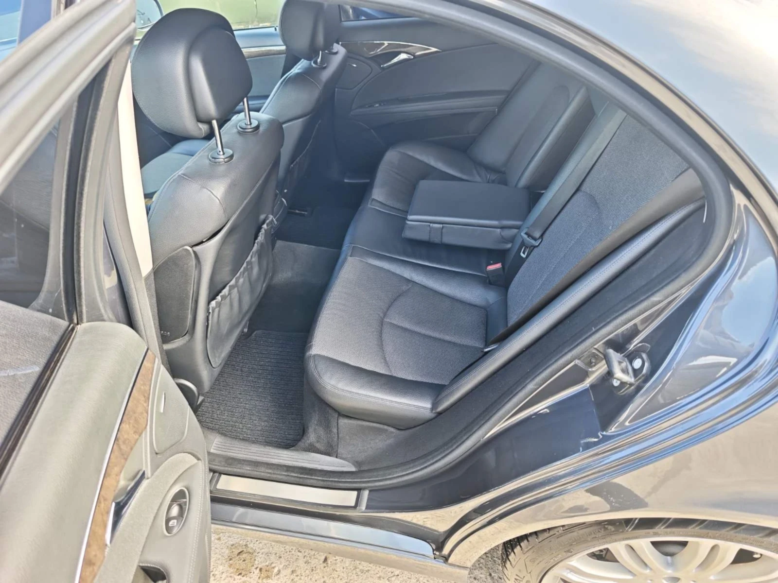 Mercedes-Benz E 220 220 CDI , снимка 7 - Автомобили и джипове - 54651976