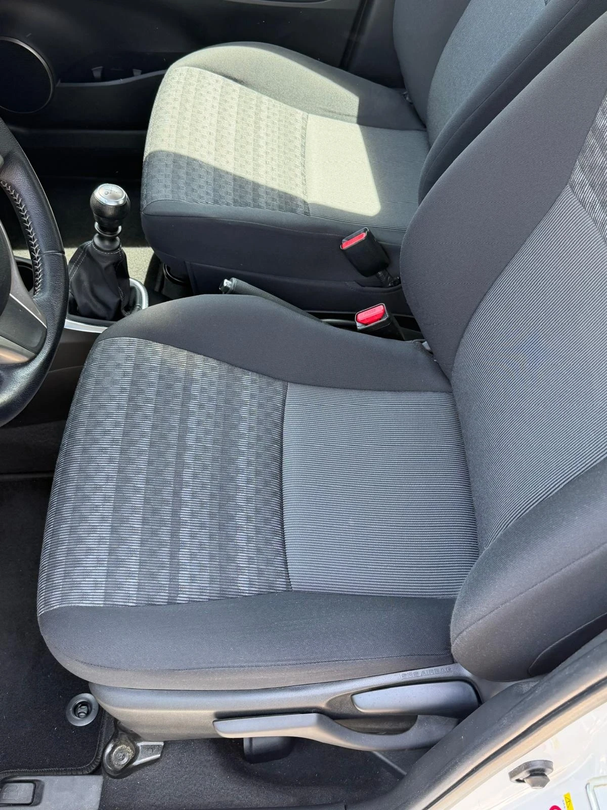 Toyota Yaris 1.4d 140x.km Euro6 FACE LIFT , снимка 8 - Автомобили и джипове - 55280296