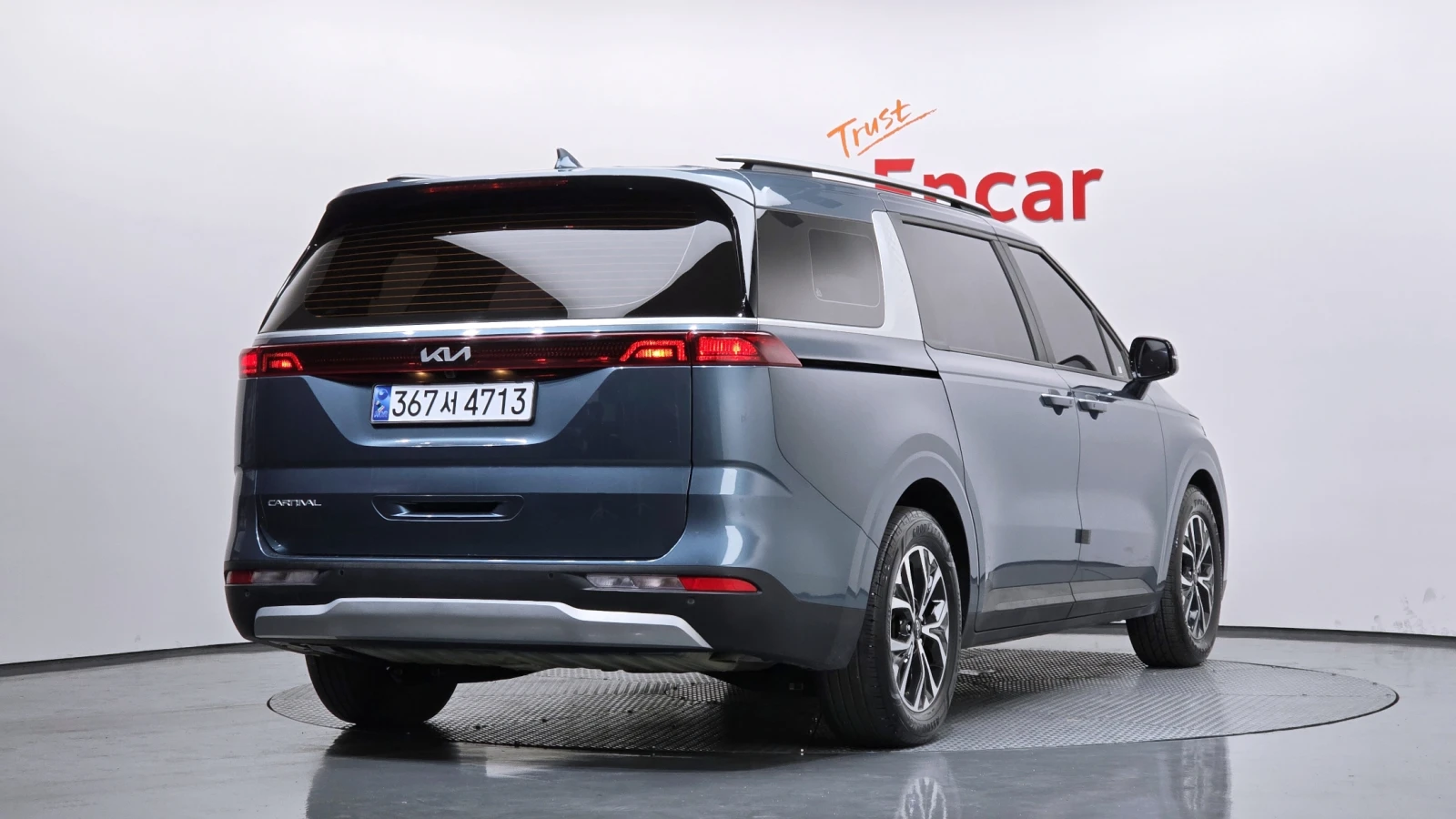 Kia Carnival 2.2* BLIND SPOT* ПОДГРЕВ ВОЛАН* КРАЙНА ЦЕНА, снимка 2 - Автомобили и джипове - 55463043