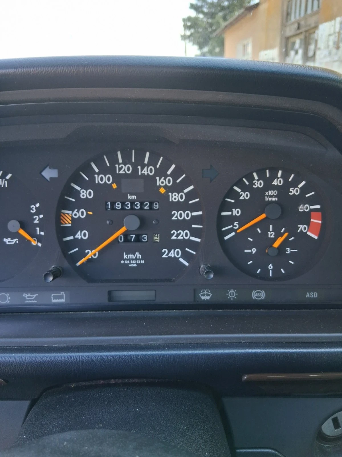 Mercedes-Benz 124 300 E, снимка 5 - Автомобили и джипове - 55597382