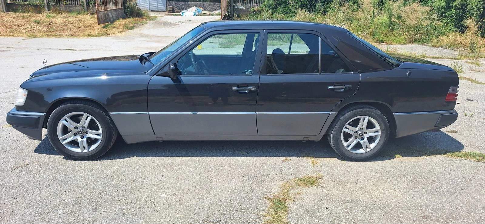 Mercedes-Benz 124 300 E, снимка 2 - Автомобили и джипове - 55597382