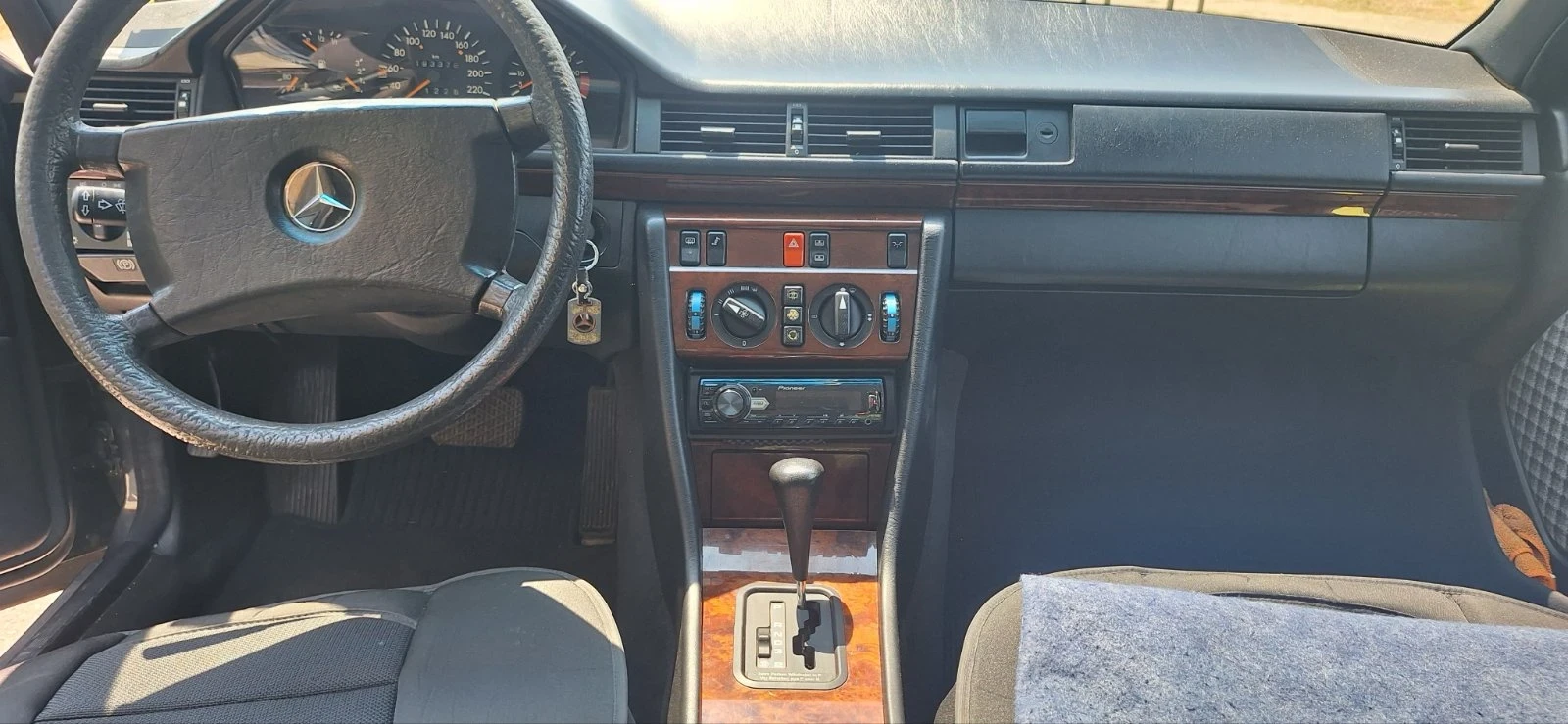 Mercedes-Benz 124 300 E, снимка 7 - Автомобили и джипове - 55597382