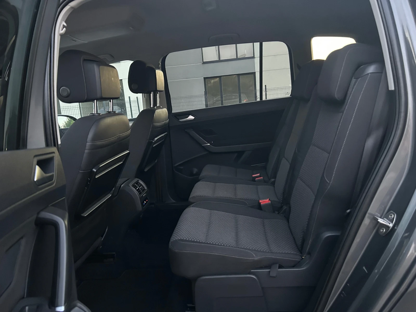VW Touran 2.0/TDI/7 места, снимка 8 - Автомобили и джипове - 55683790