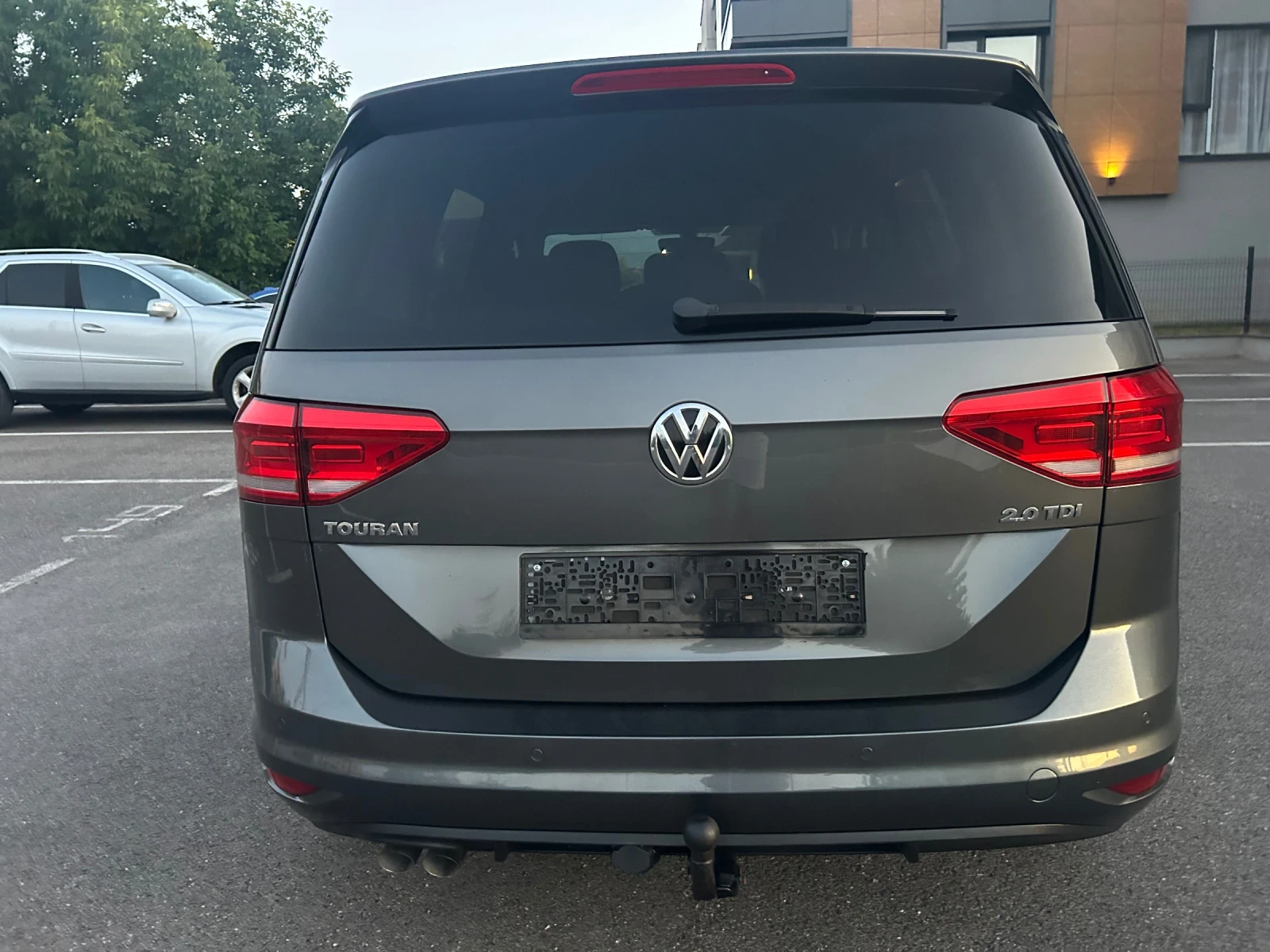 VW Touran 2.0/TDI/7 места, снимка 6 - Автомобили и джипове - 55683790