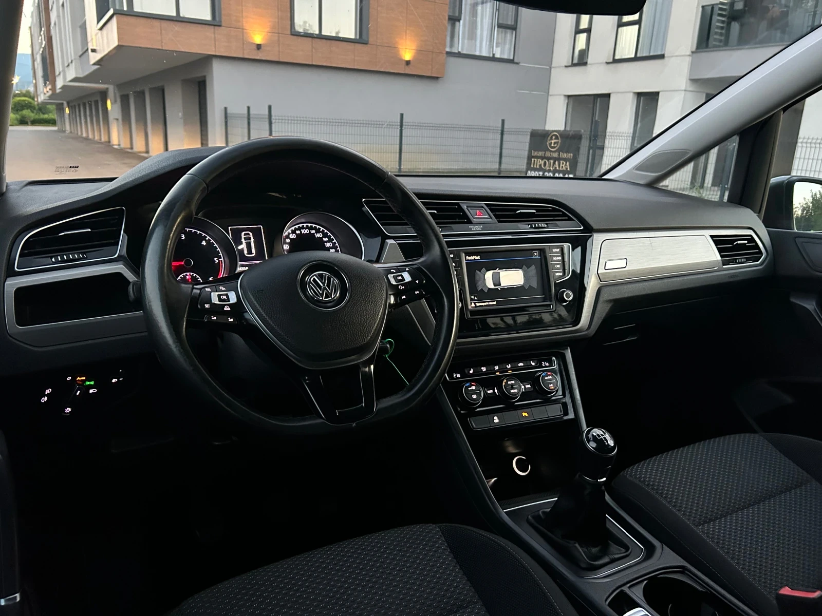 VW Touran 2.0/TDI/7 места, снимка 10 - Автомобили и джипове - 55683790