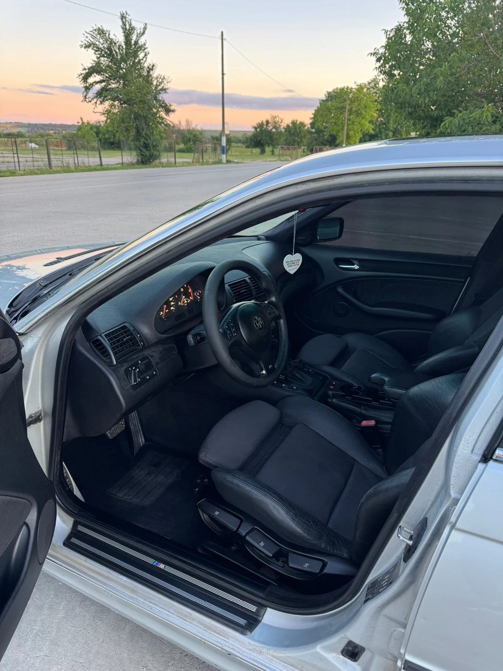 BMW 330, снимка 10 - Автомобили и джипове - 56136172