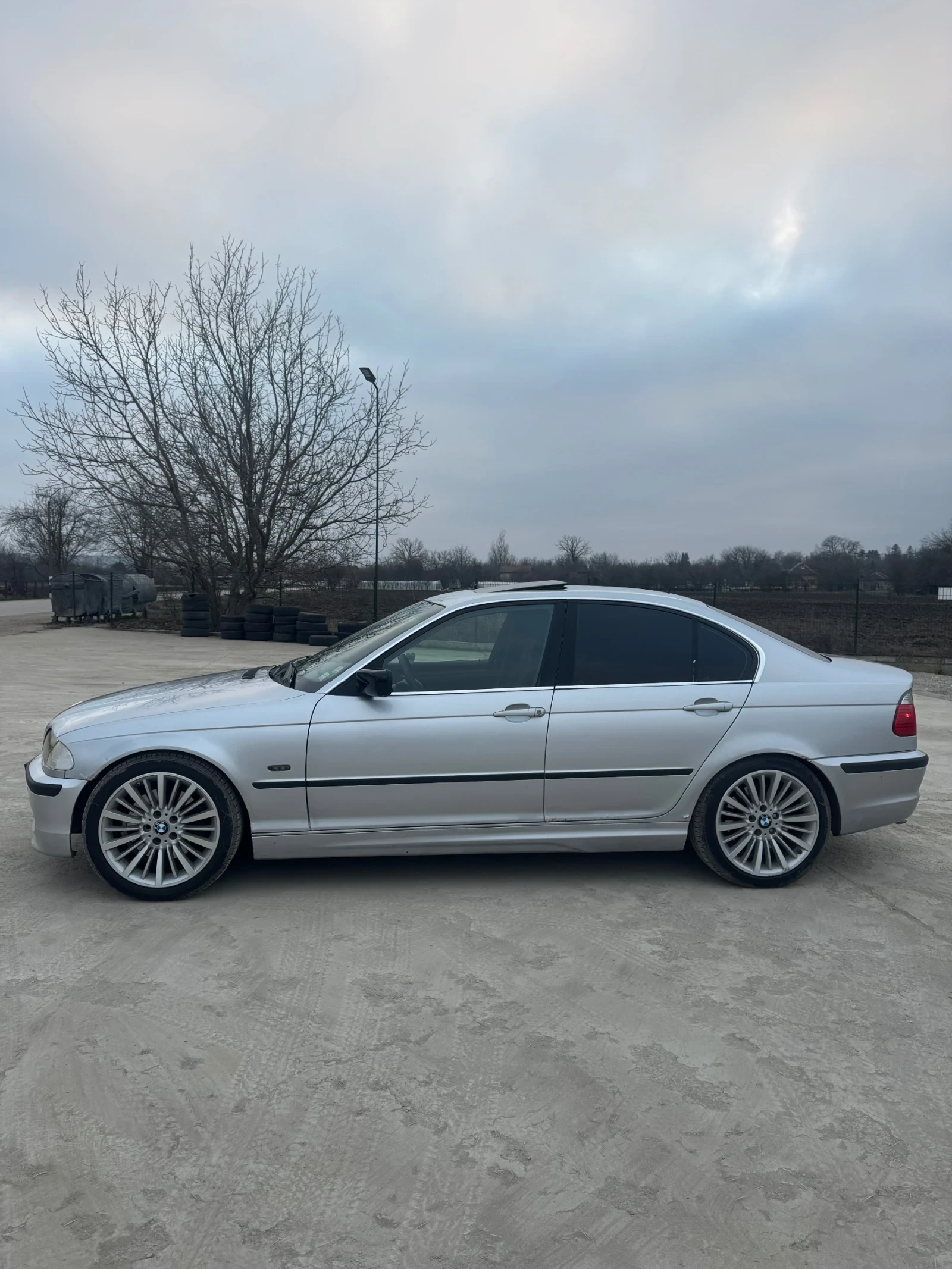 BMW 330, снимка 4 - Автомобили и джипове - 56136172