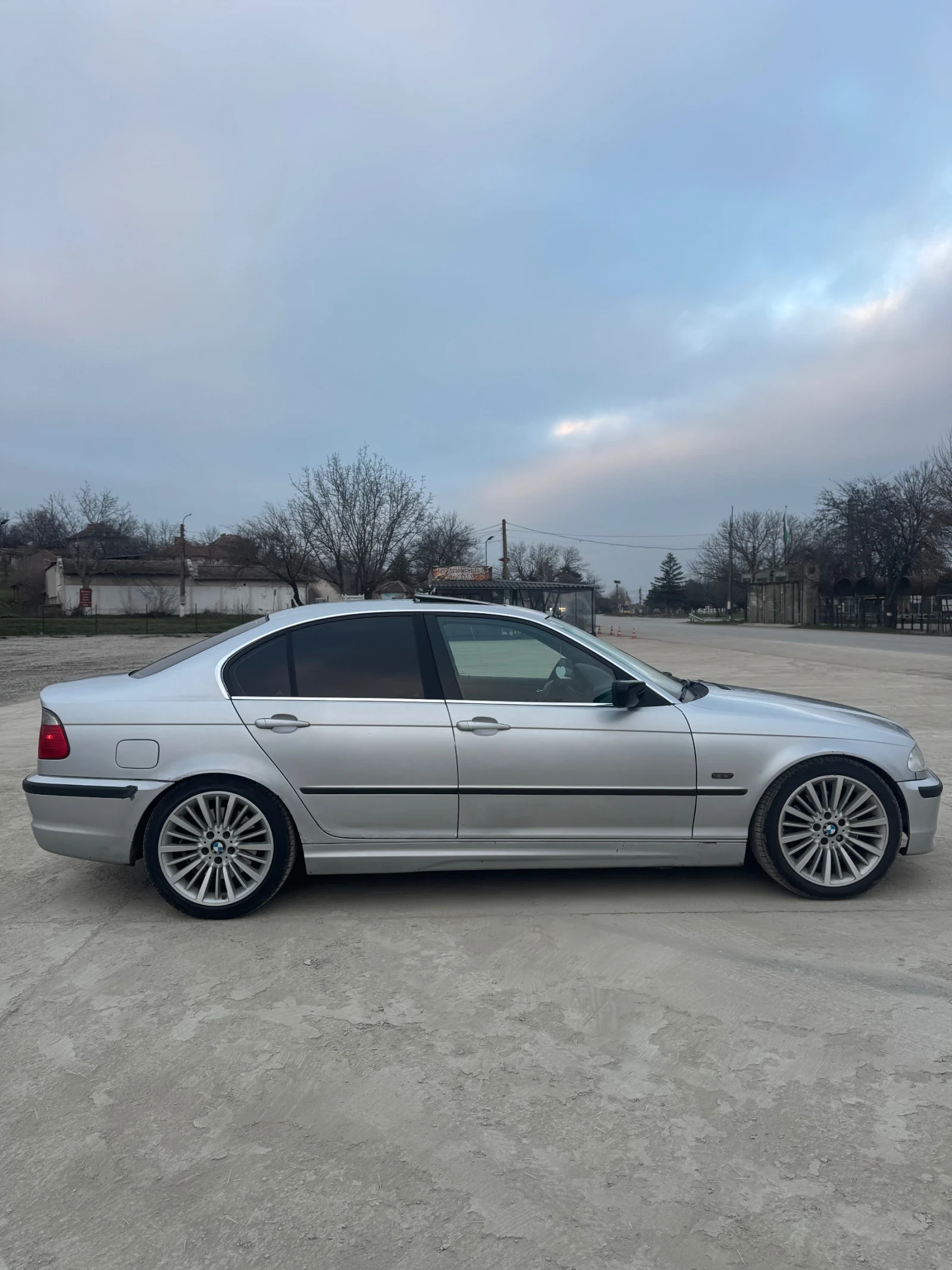 BMW 330, снимка 5 - Автомобили и джипове - 56136172