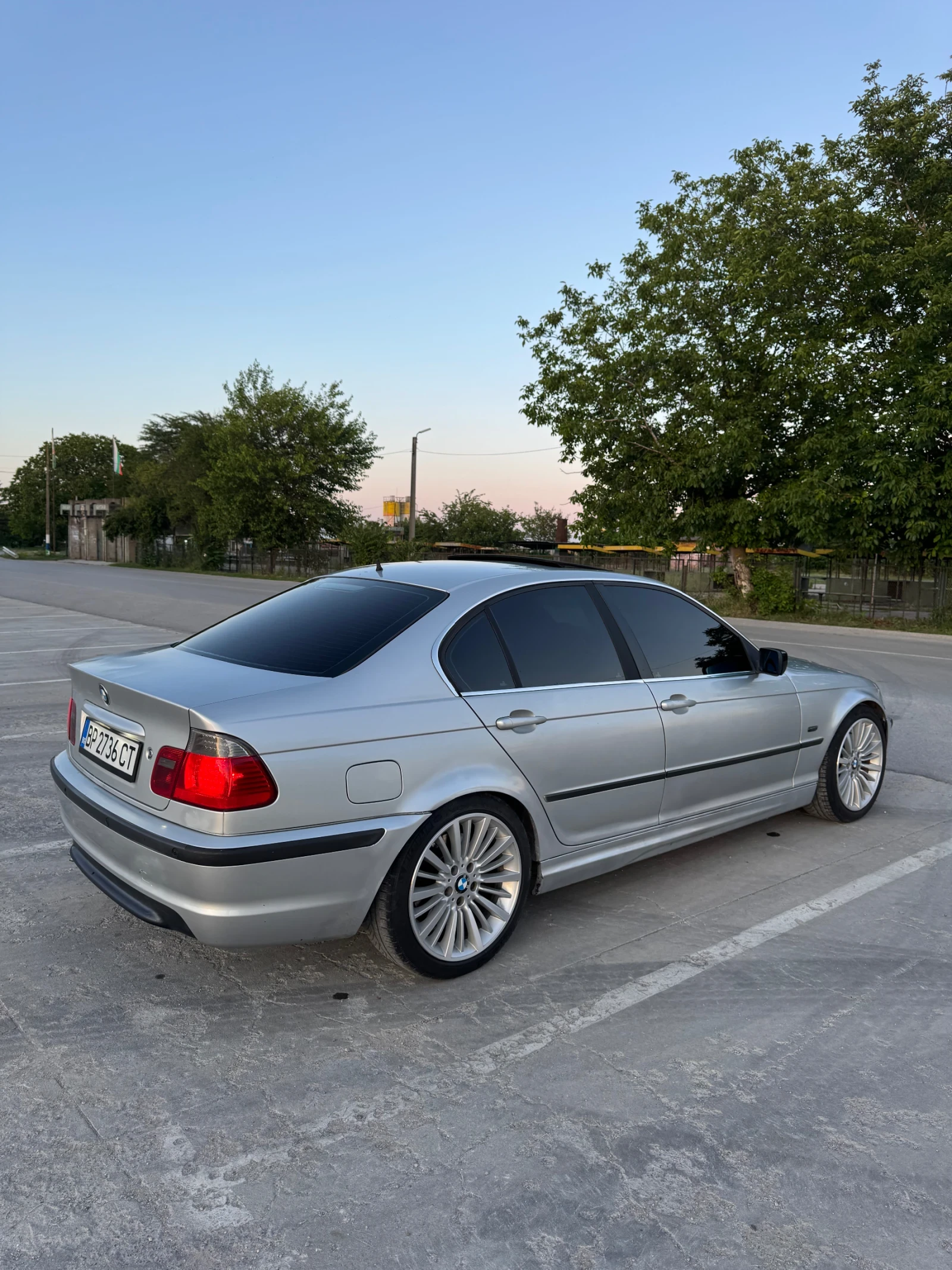 BMW 330, снимка 8 - Автомобили и джипове - 56136172