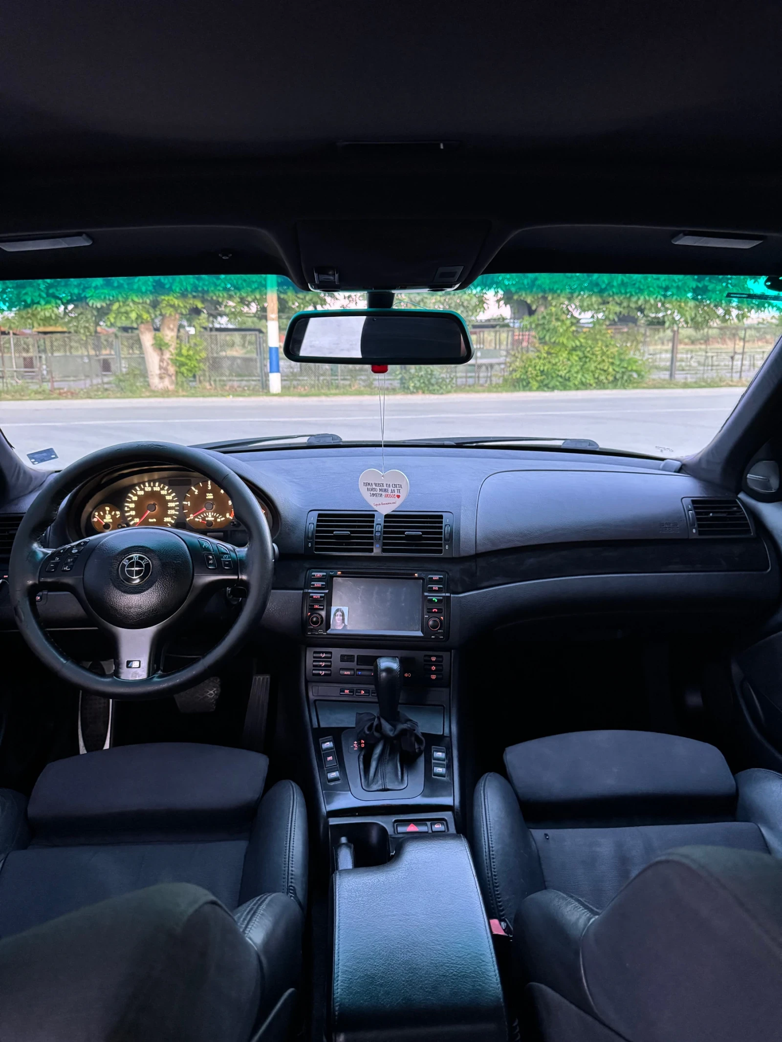 BMW 330, снимка 12 - Автомобили и джипове - 56136172