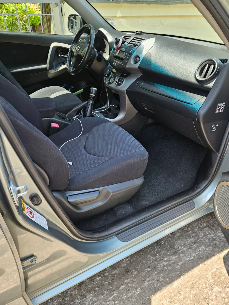 Toyota Rav4, снимка 5 - Автомобили и джипове - 52131501