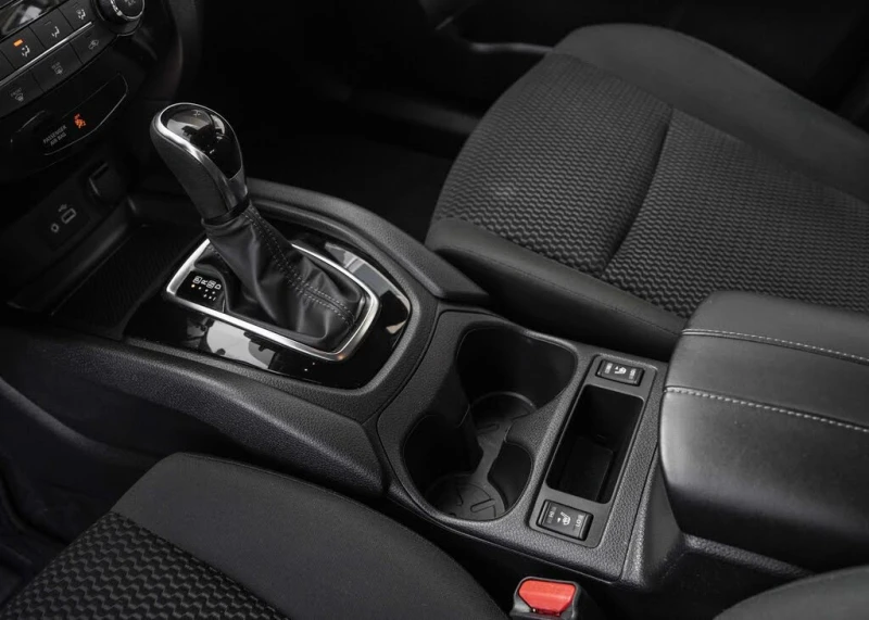 Nissan Qashqai ПОДГРЕВ* КАМЕРА* МЪРТВА ТОЧКА* ТЕМПОМАТ* , снимка 9 - Автомобили и джипове - 52312018