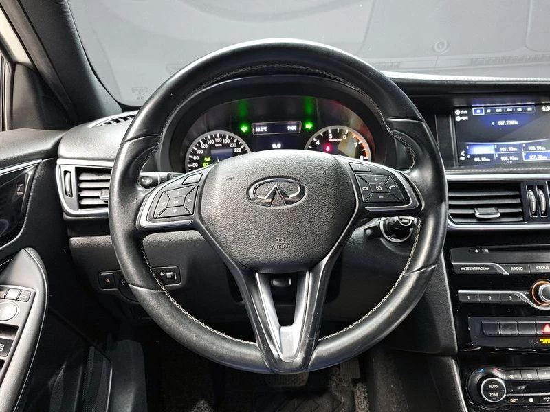 Infiniti Q30 2.0 Automatic, снимка 8 - Автомобили и джипове - 55597633