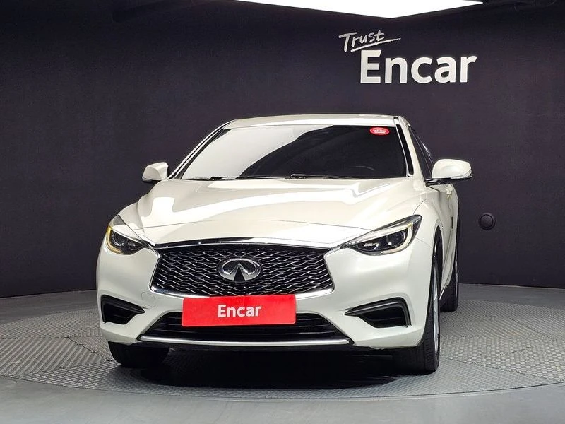 Infiniti Q30 2.0 Automatic, снимка 2 - Автомобили и джипове - 55597633