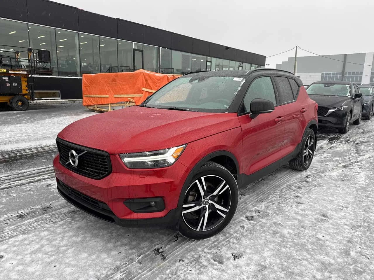 Volvo XC40 R Design  CARFAX | Auto.bg — изображение 1