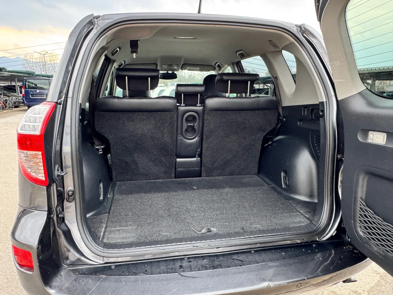 Toyota Rav4 2.2D-CAT АВТОМАТ 4х4, снимка 9 - Автомобили и джипове - 53968948