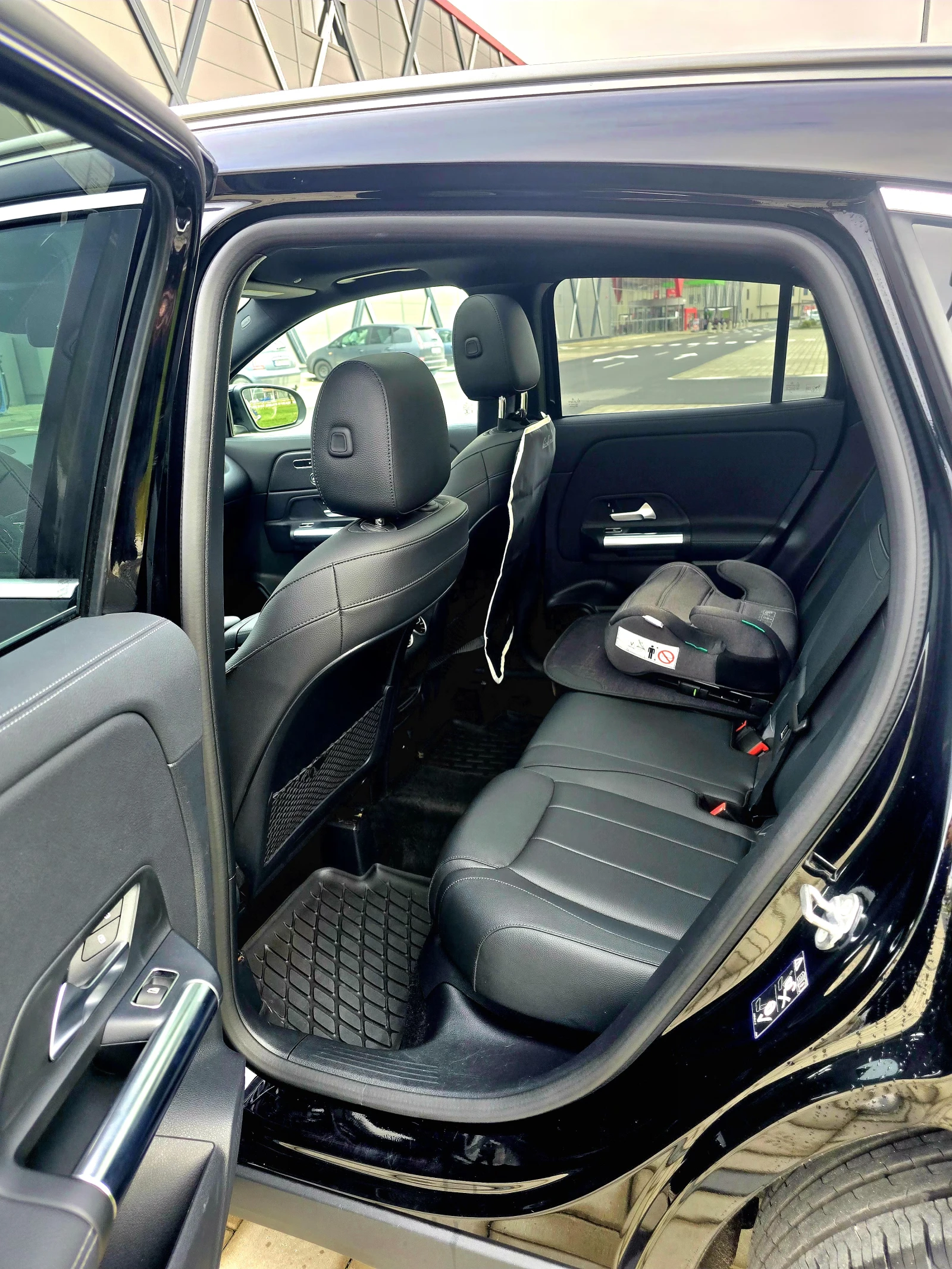 Mercedes-Benz GLA 250 4MATIC, снимка 8 - Автомобили и джипове - 54079851