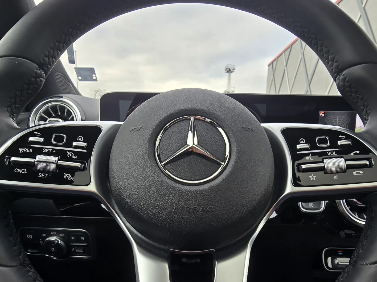 Mercedes-Benz GLA 250 4MATIC, снимка 10 - Автомобили и джипове - 54079851