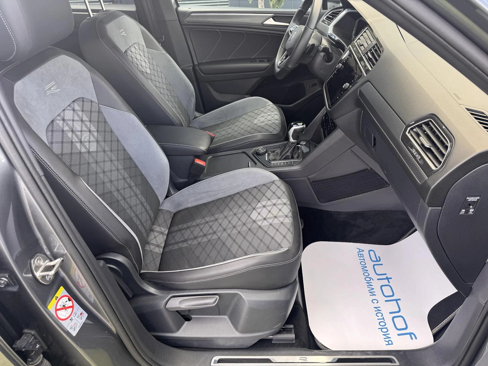 VW Tiguan R Line/2.0TDI/193К.С./7АТ/6+ 1/ALLSPACE, снимка 9 - Автомобили и джипове - 55291343