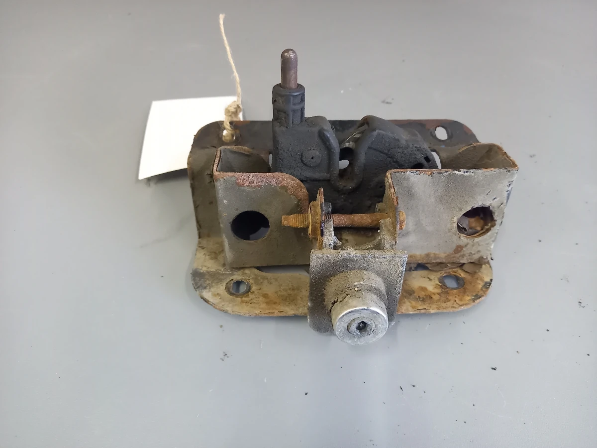 Ключалка брава преден капак Форд Кънект