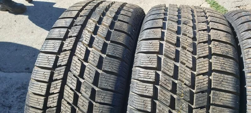 Гуми Зимни 225/55R16, снимка 2 - Гуми и джанти - 33938269