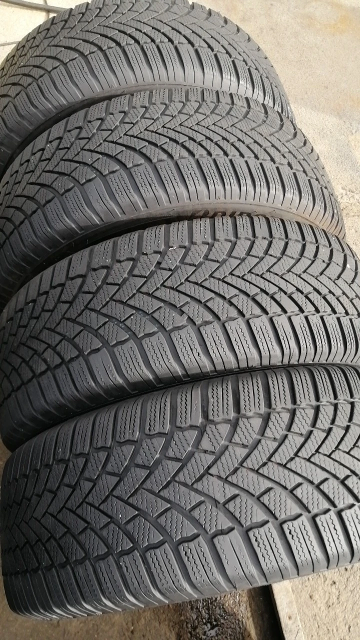 Гуми Зимни 215/60R16, снимка 4 - Гуми и джанти - 42682956