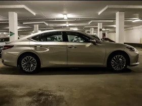 Lexus ES 300 Hybrid | Ultra Luxury | 9000KM | 