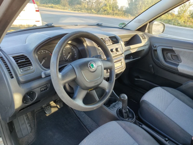 Skoda Fabia, снимка 10 - Автомобили и джипове - 47360157