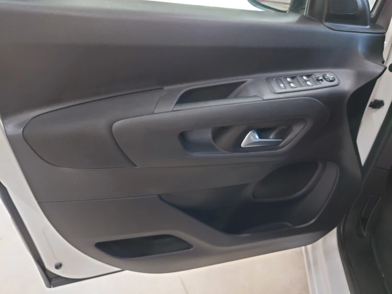 Opel Combo  Life 1.5 Edition, снимка 12 - Автомобили и джипове - 50999263