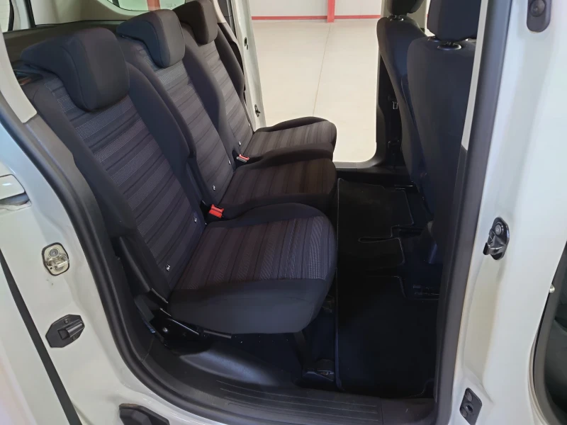 Opel Combo  Life 1.5 Edition, снимка 9 - Автомобили и джипове - 50999263