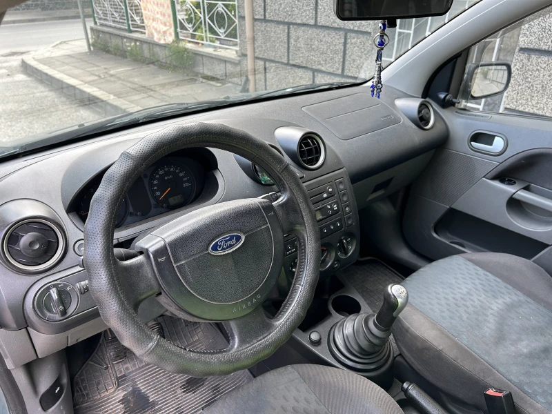 Ford Fiesta 1.4, снимка 6 - Автомобили и джипове - 52668366