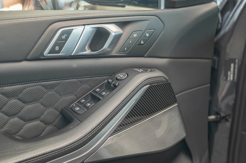 BMW X5M Competition/Bowers&Wilkins/HuD/Sky Lounge/Carbon/О, снимка 8 - Автомобили и джипове - 52108912