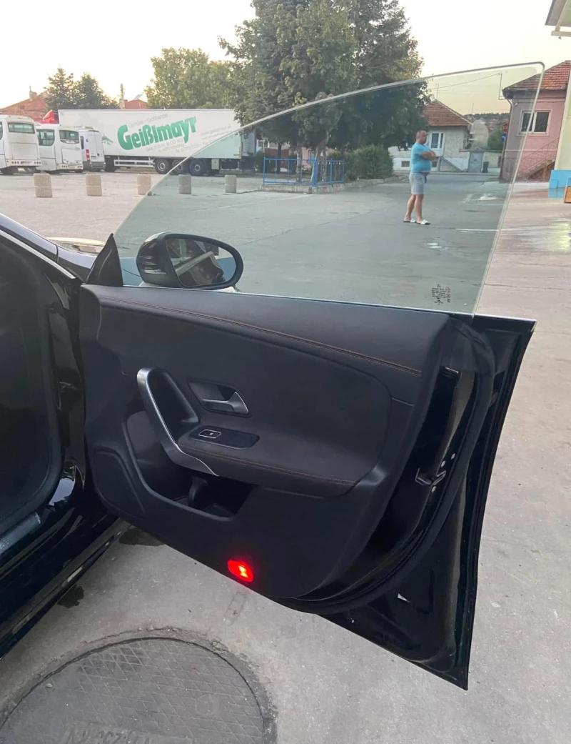 Mercedes-Benz CLA 200, снимка 11 - Автомобили и джипове - 52666757
