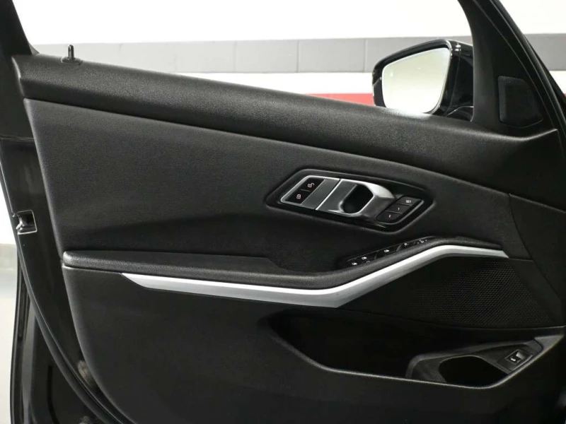 BMW 330 * xDrive NA * CARFAX * ЦЕНА ДО БГ, снимка 11 - Автомобили и джипове - 53445148