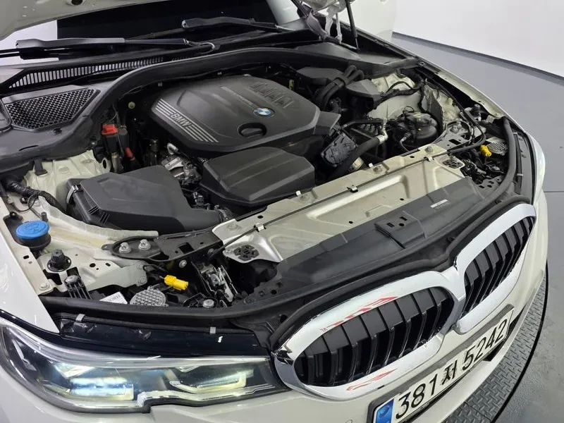 BMW 320 D xDrive M Sports, снимка 6 - Автомобили и джипове - 55810825