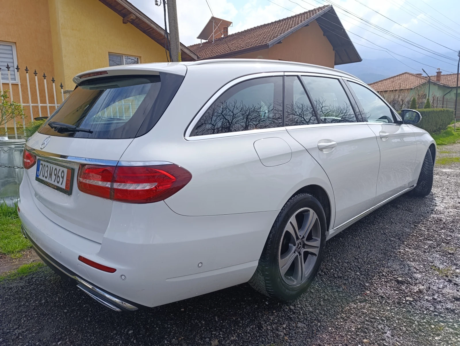 Mercedes-Benz E 200  - изображение 5