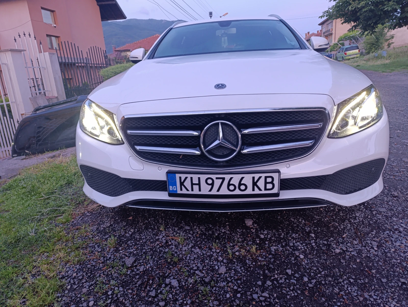 Mercedes-Benz E 200  - изображение 7