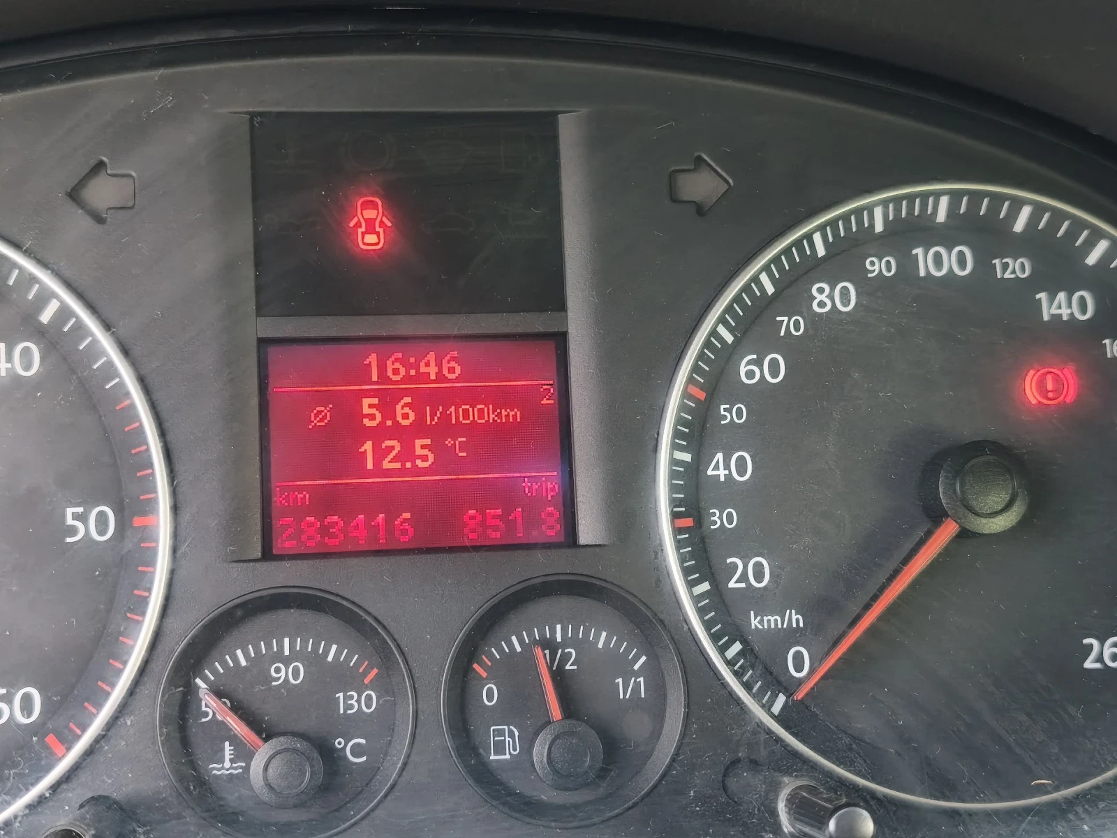 VW Touran 2.0 140, снимка 10 - Автомобили и джипове - 53843989