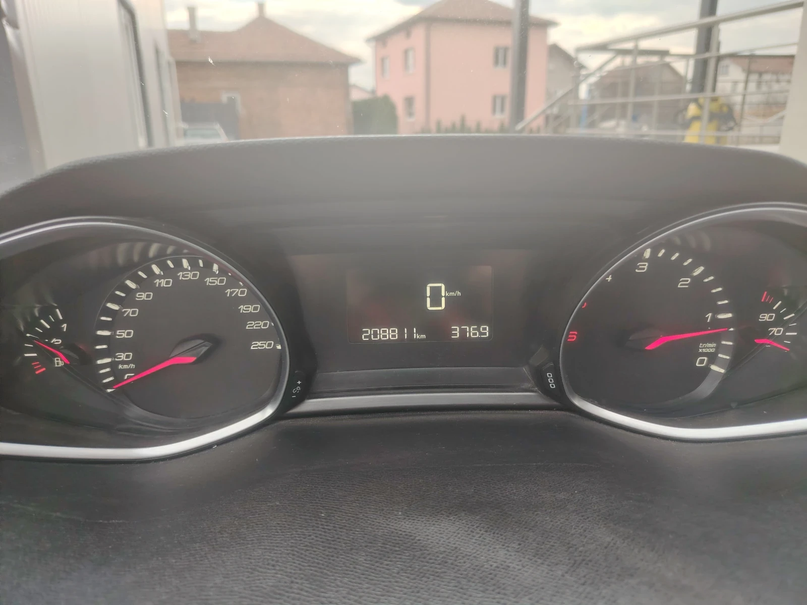 Peugeot 308 1.6 BlueHdi, снимка 12 - Автомобили и джипове - 53976237