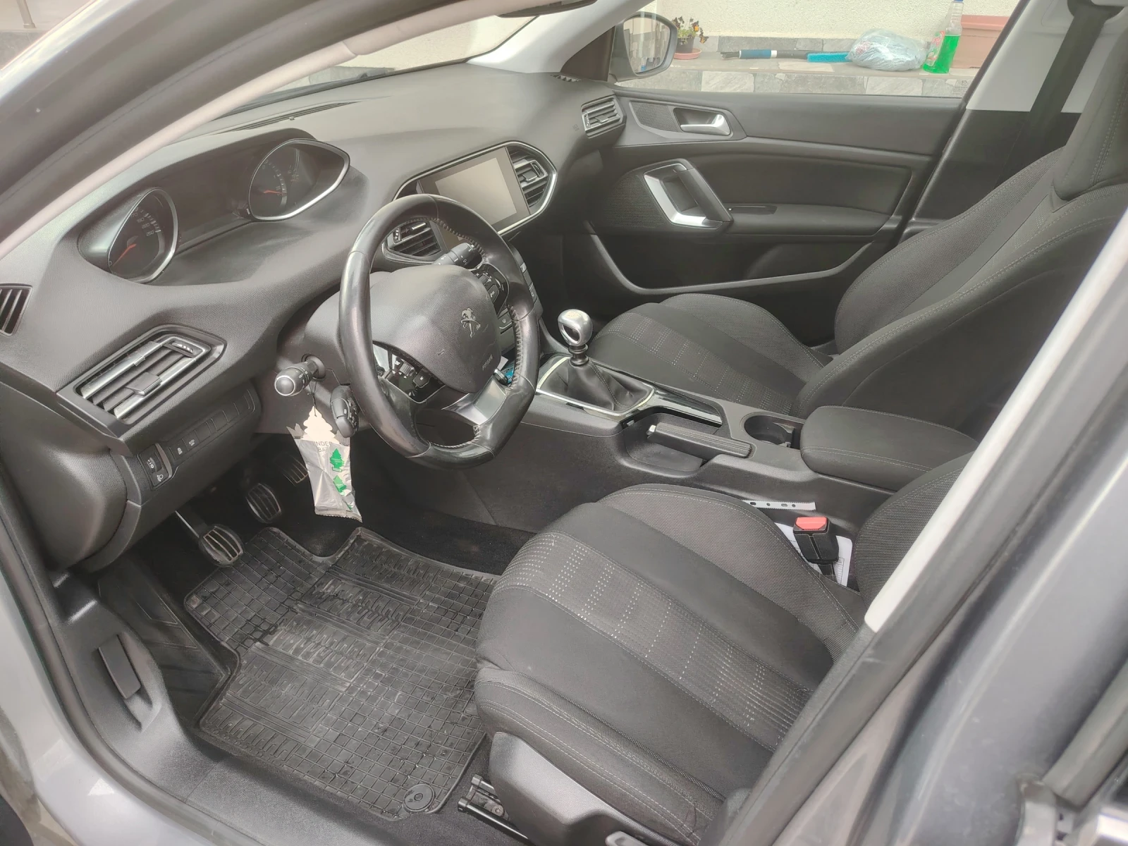 Peugeot 308 1.6 BlueHdi, снимка 16 - Автомобили и джипове - 53976237