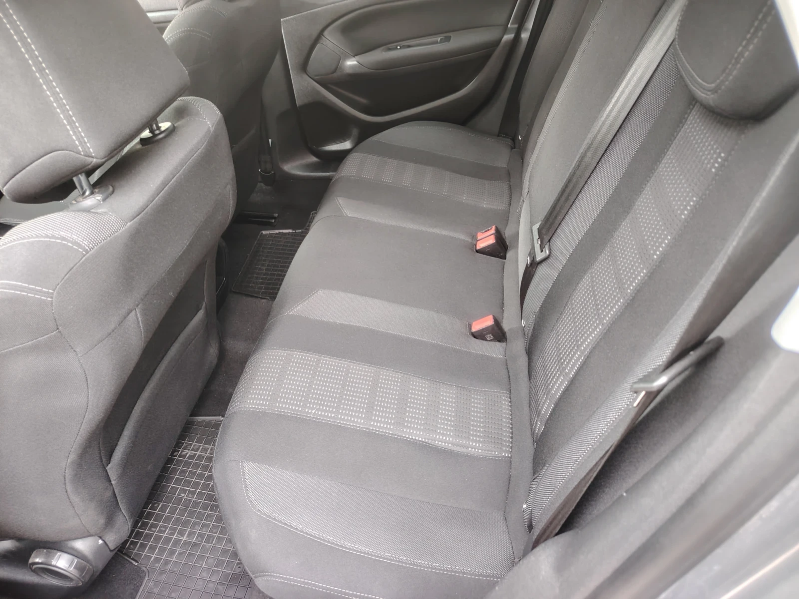 Peugeot 308 1.6 BlueHdi, снимка 15 - Автомобили и джипове - 53976237