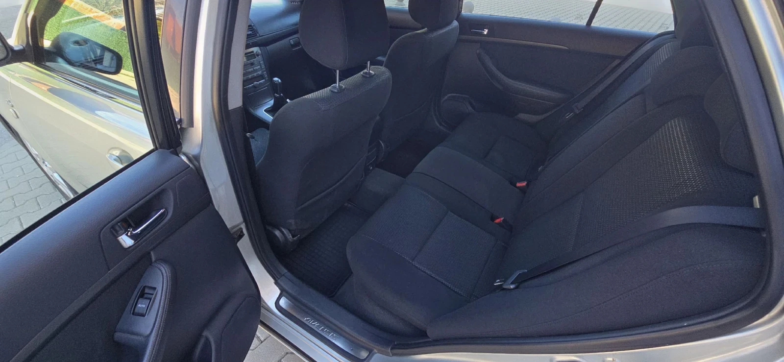 Toyota Avensis 2.0 D4D, снимка 9 - Автомобили и джипове - 54114402