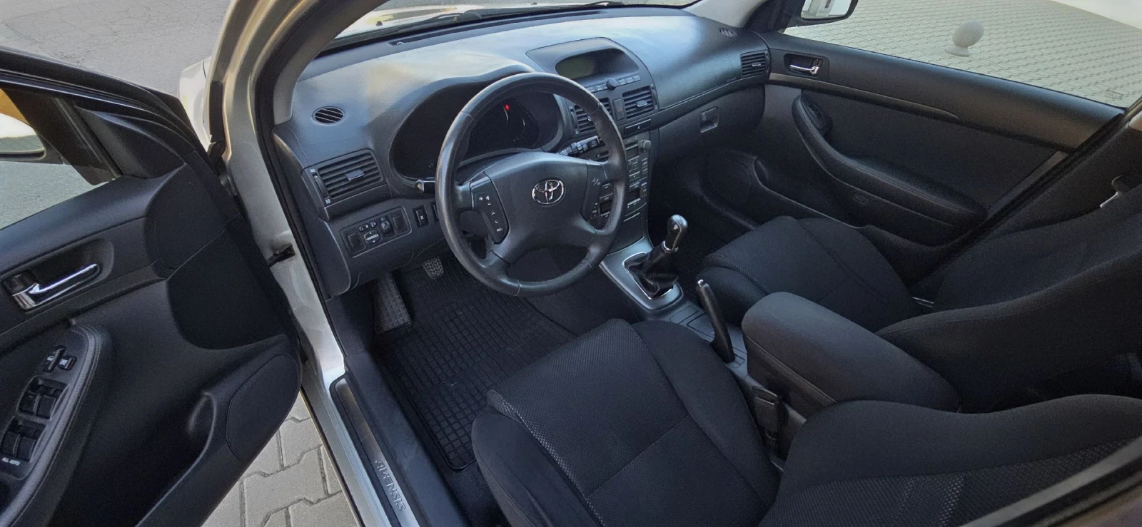 Toyota Avensis 2.0 D4D, снимка 7 - Автомобили и джипове - 54114402