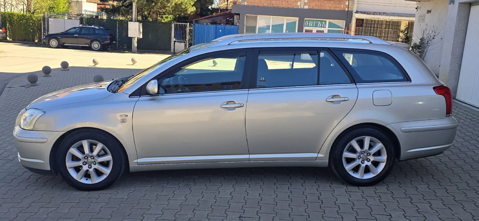 Toyota Avensis 2.0 D4D, снимка 2 - Автомобили и джипове - 54114402