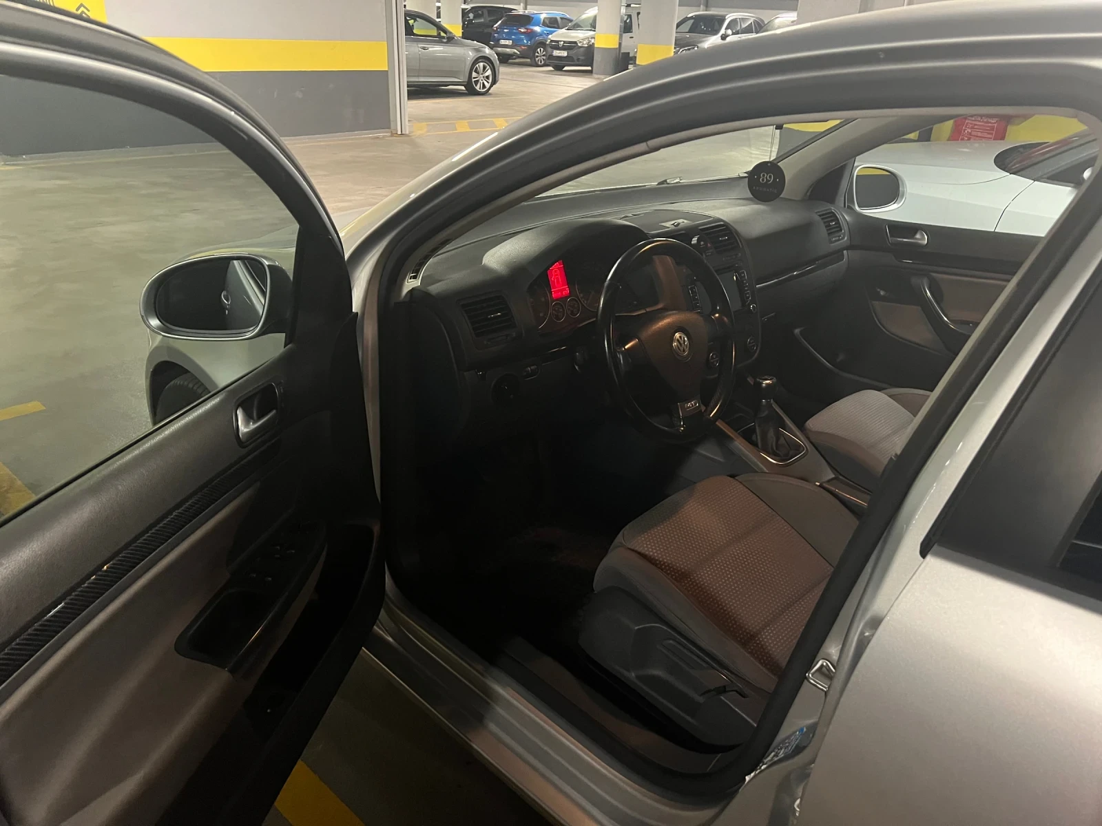 VW Golf 2.0TDI, снимка 7 - Автомобили и джипове - 54319393